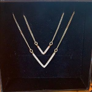 VS necklace set